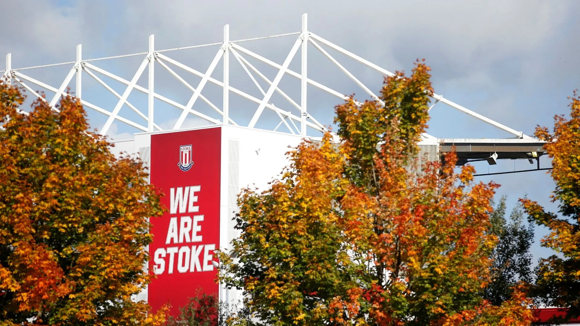 Huy hiệu hiện tại của câu lạc bộ bóng đá Stoke City từ năm 2001