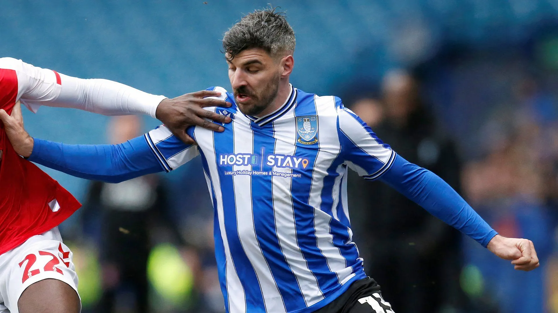 Callum Paterson trong màu áo Sheffield Wednesday tập luyện trên sân