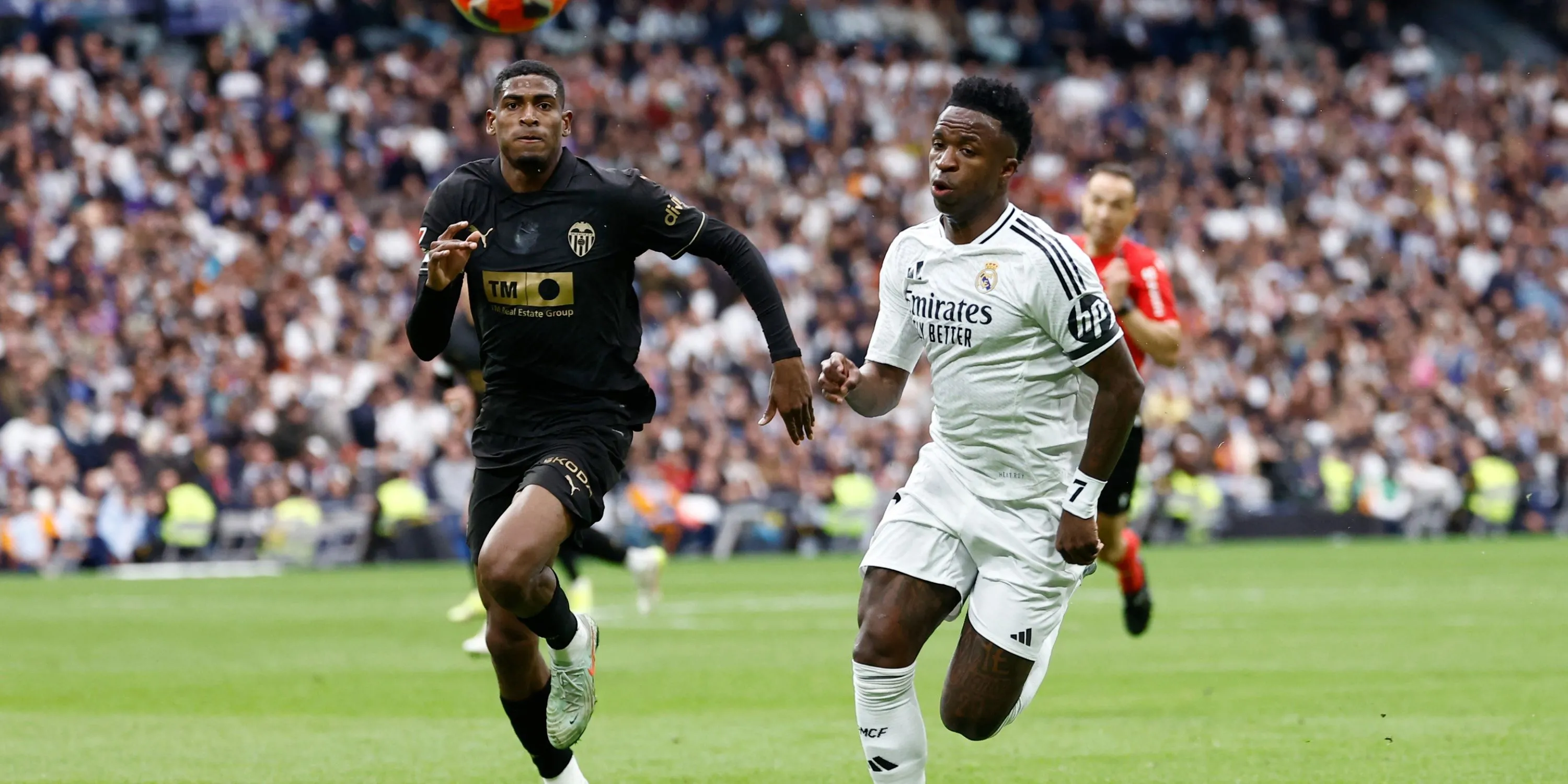 Cristhian Mosquera trong màu áo Valencia, mục tiêu tiềm năng của Arsenal