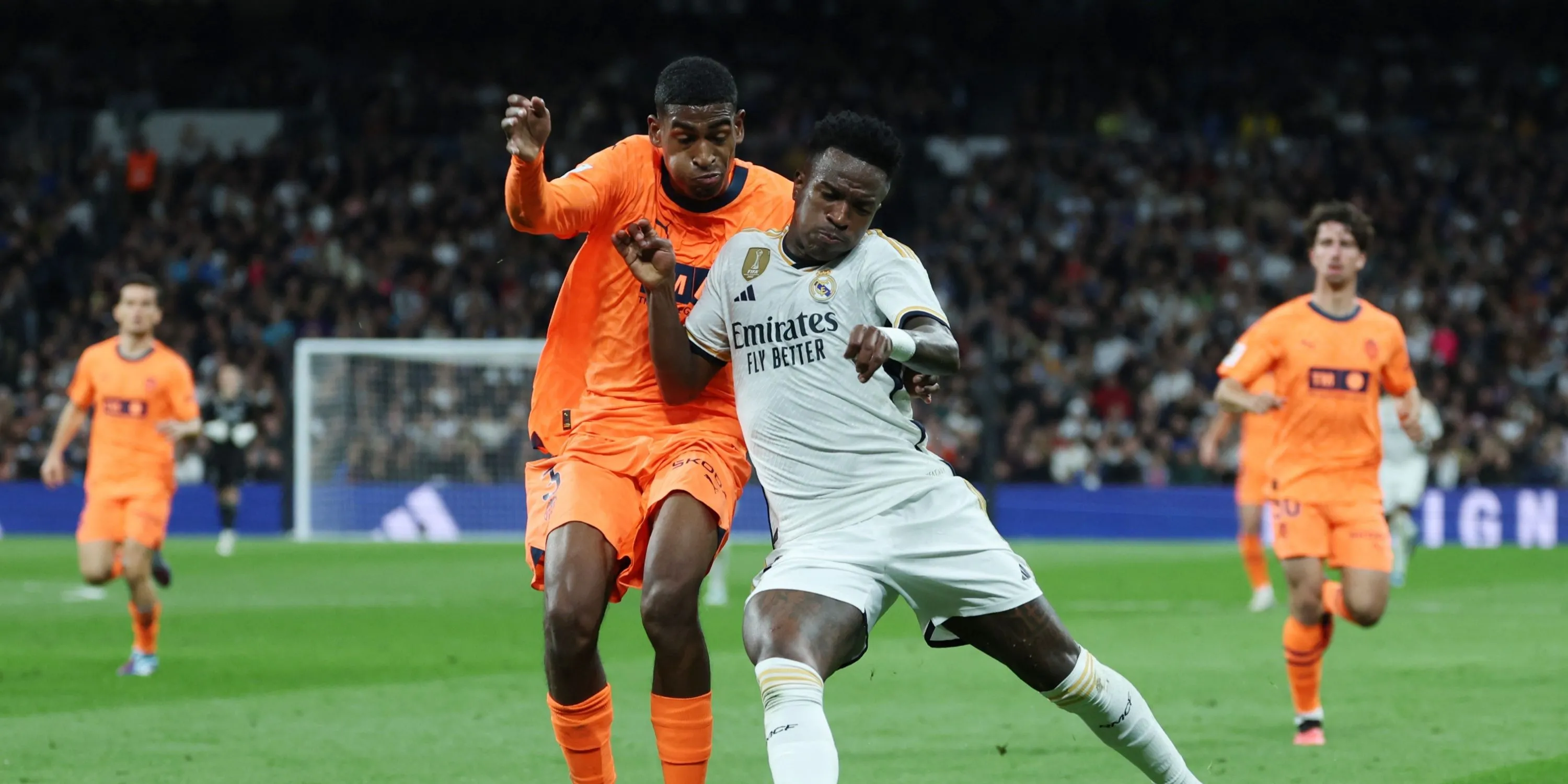Cristhian Mosquera trong một pha bóng tại La Liga