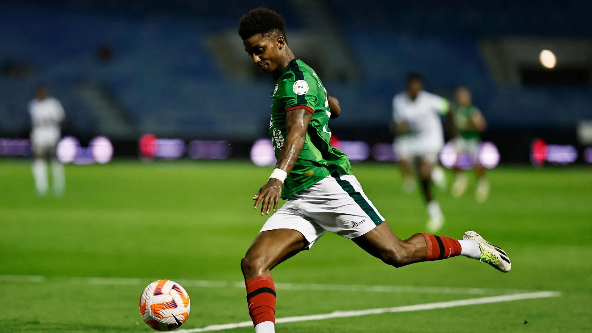 Demarai Gray trong màu áo Al-Ettifaq