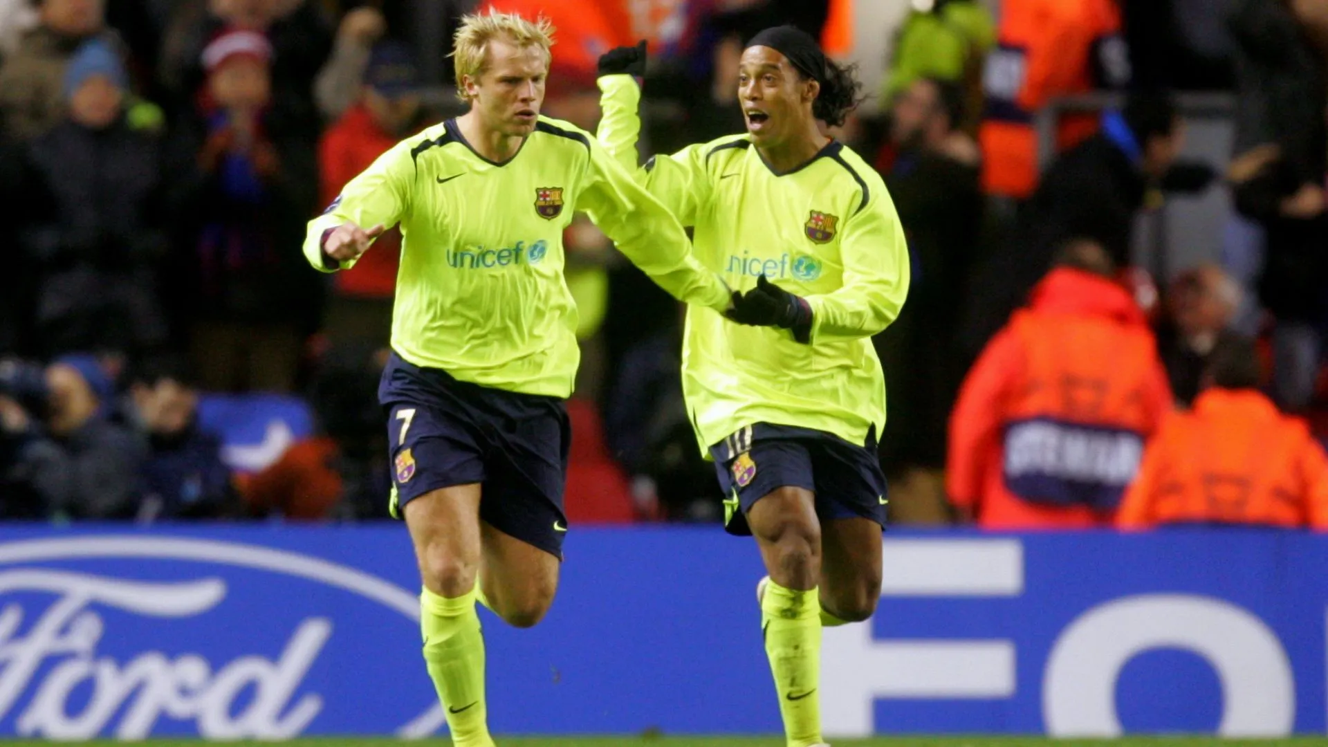 Eidur Gudjohnsen trong màu áo Barcelona, nơi ông cũng để lại dấu ấn trước khi con trai Daniel theo bước.