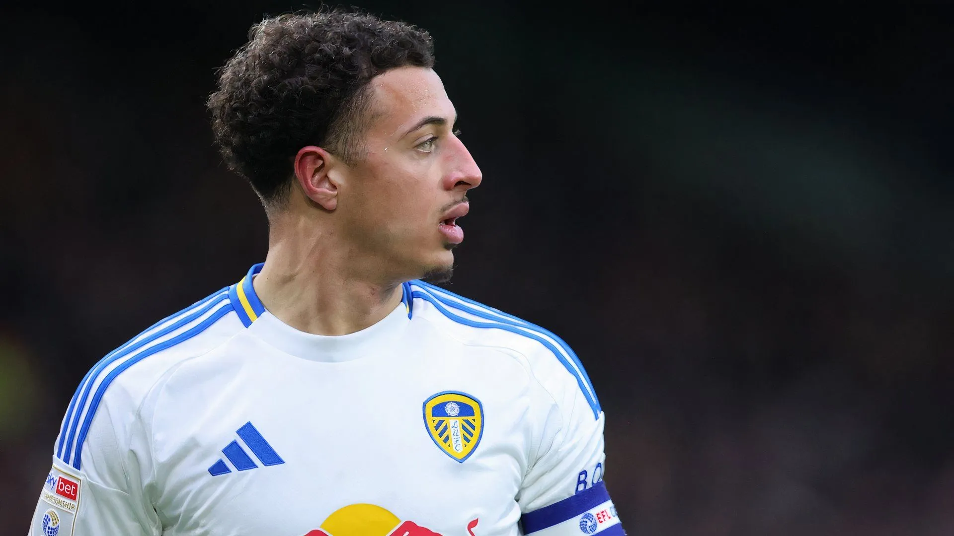 Ethan Ampadu trong vai trò đội trưởng Leeds United
