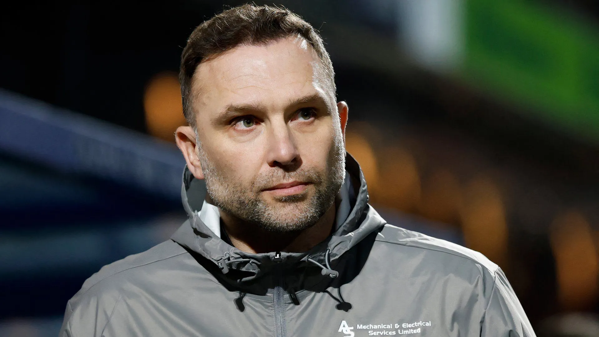 HLV John Eustace trên sân trong màu áo Derby County