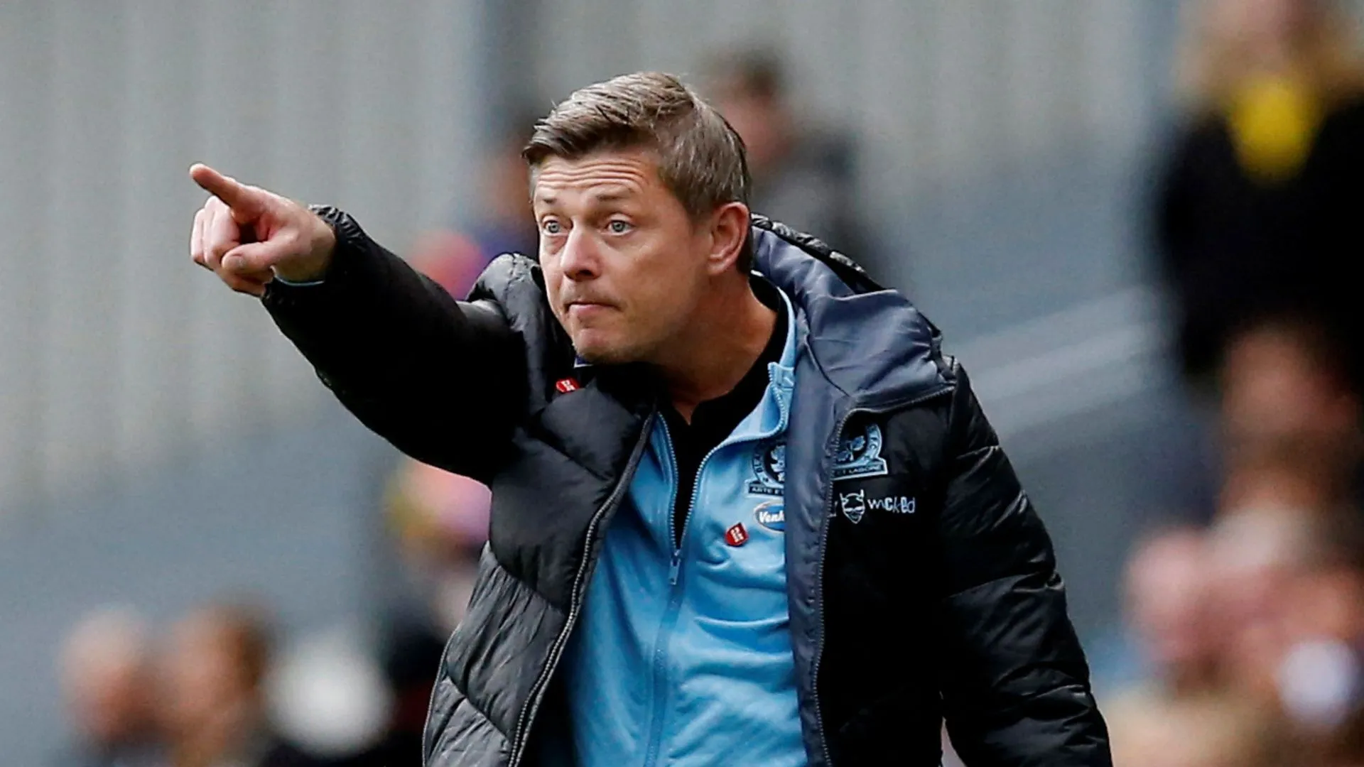 HLV Jon Dahl Tomasson trên băng ghế chỉ đạo của Blackburn Rovers khi Bradley Dack rời đi