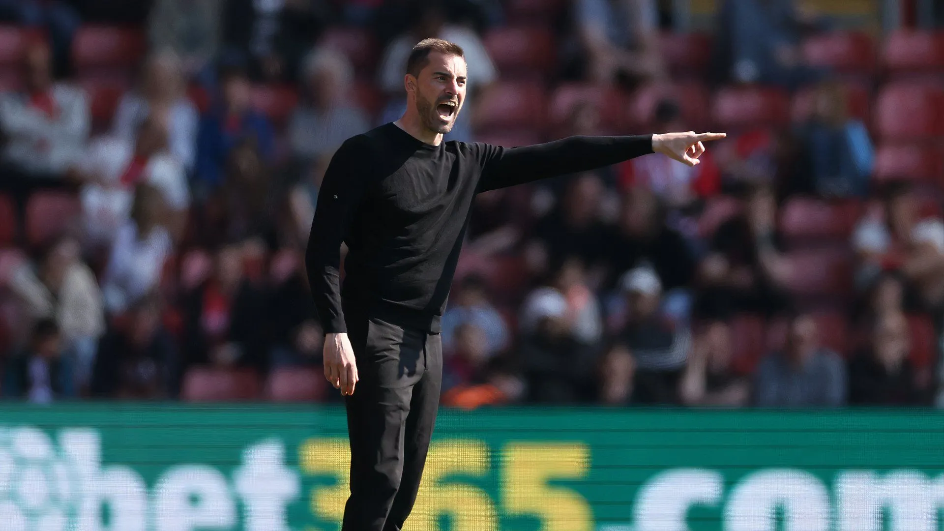 HLV Ruben Selles dẫn dắt Sheffield United, người đang nhận được sự tin tưởng từ người hâm mộ.