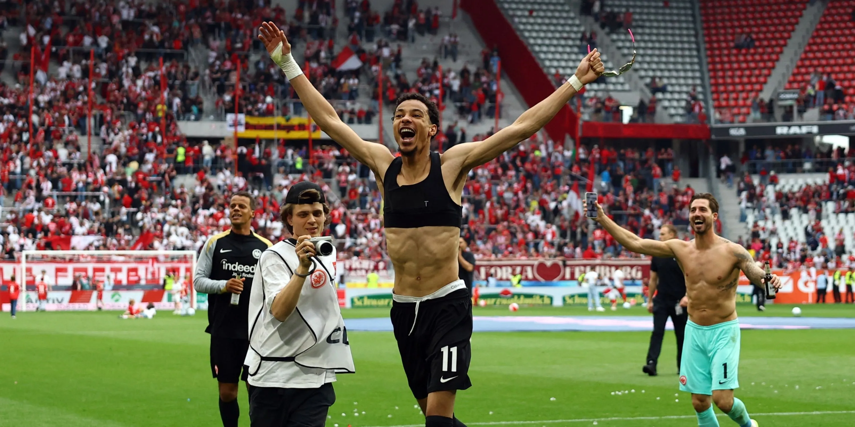 Hugo Ekitike của Eintracht Frankfurt trong trận đấu Bundesliga