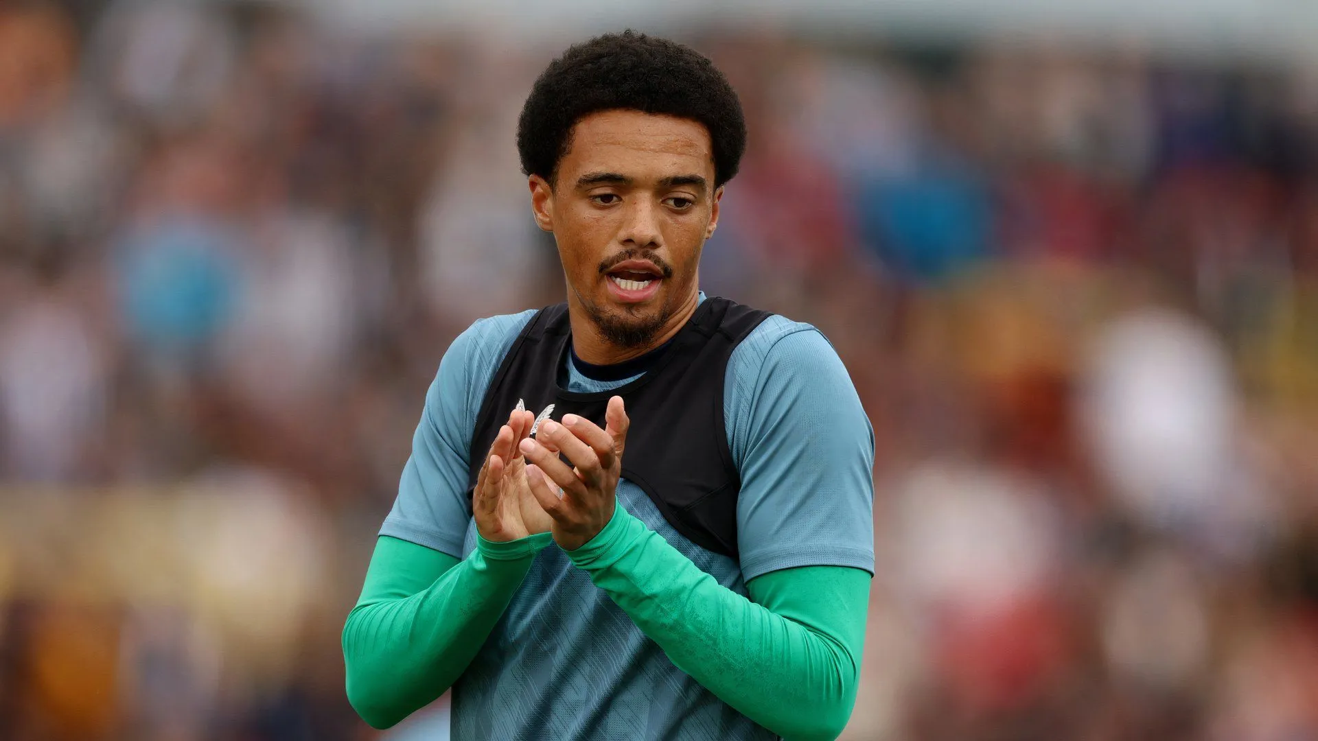 Jamal Lewis - mục tiêu chuyển nhượng của Norwich City trong màu áo đội tuyển Bắc Ireland