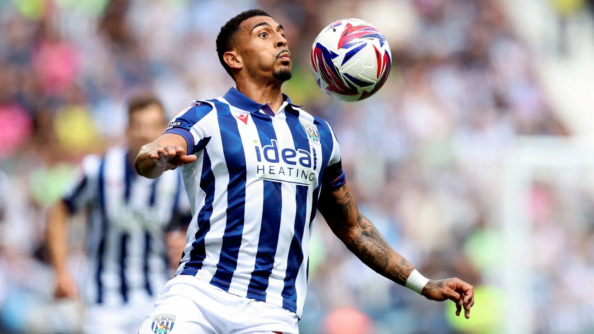 Karlan Grant trong màu áo West Bromwich Albion, thể hiện tầm quan trọng với đội bóng dưới thời HLV Ryan Mason