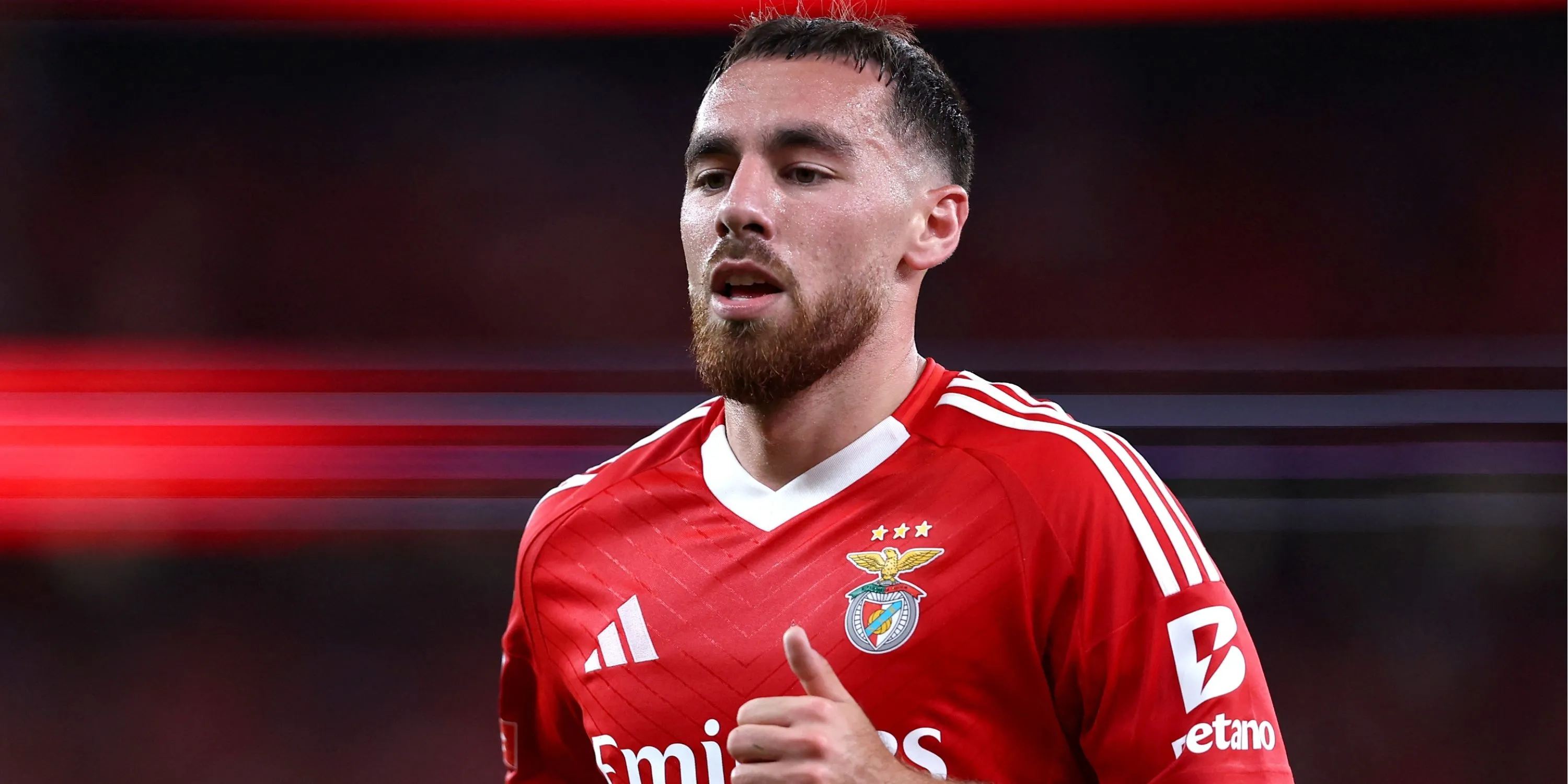 Orkun Kökçü trong màu áo câu lạc bộ Benfica