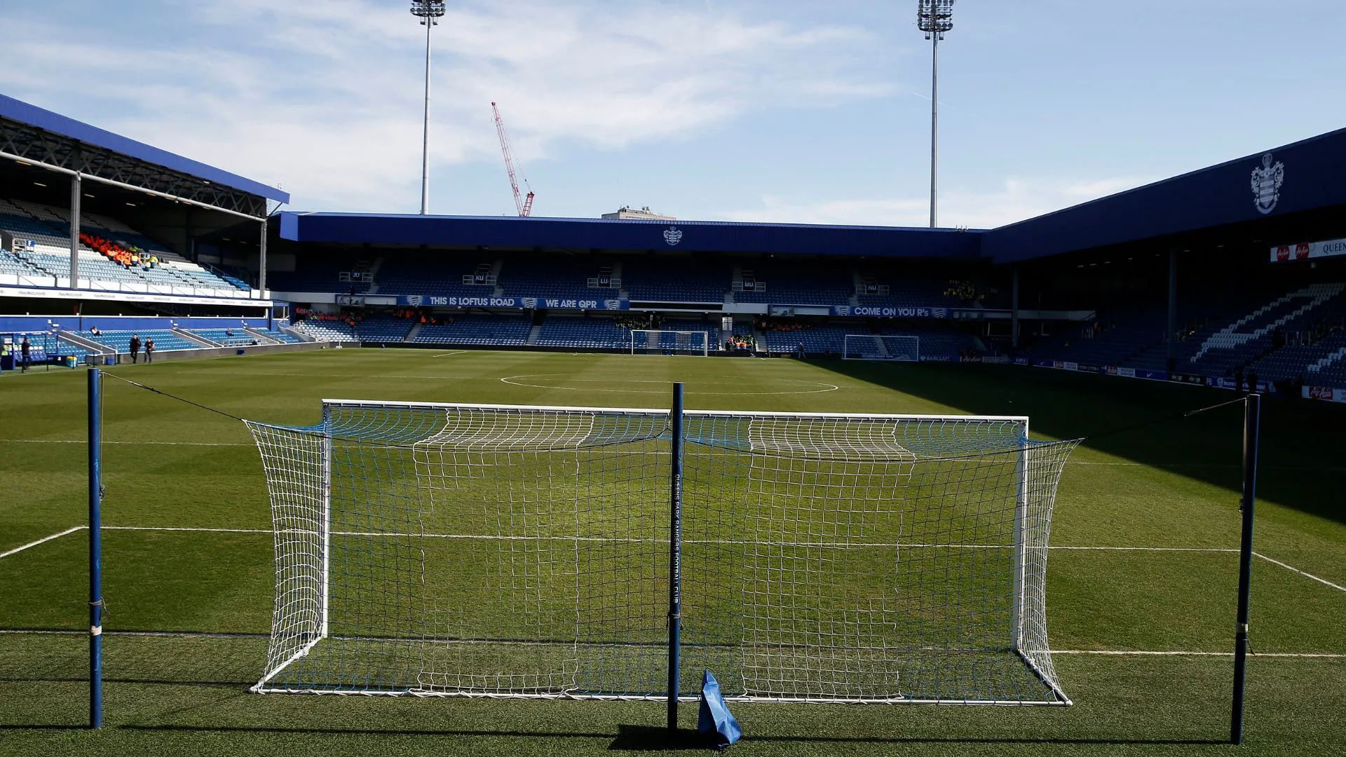 Sân vận động Loftus Road của Queens Park Rangers, nơi có thể chào đón Timothe Nkada