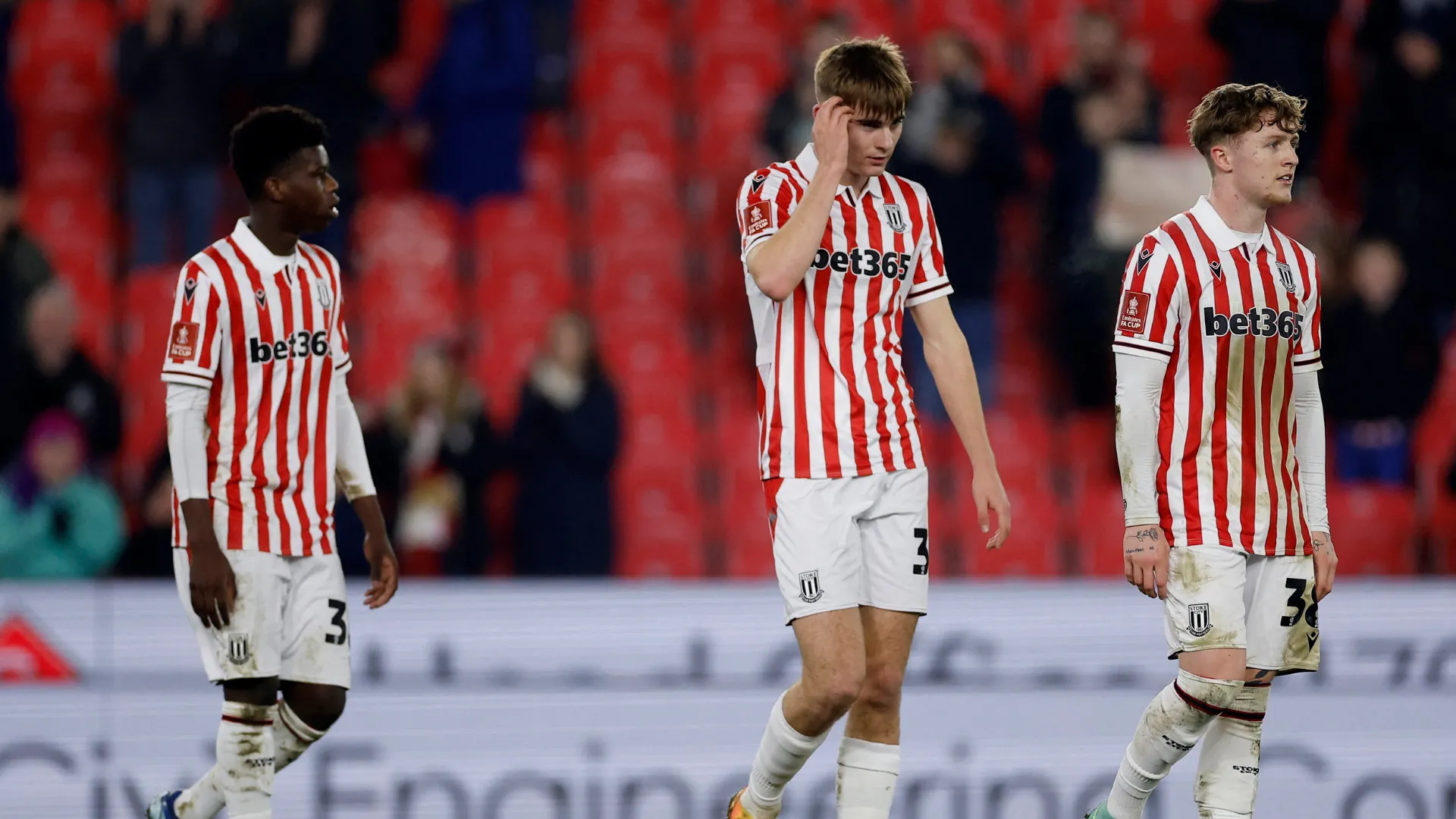 Sol Sidibe trong màu áo Stoke City thi đấu tại giải Championship