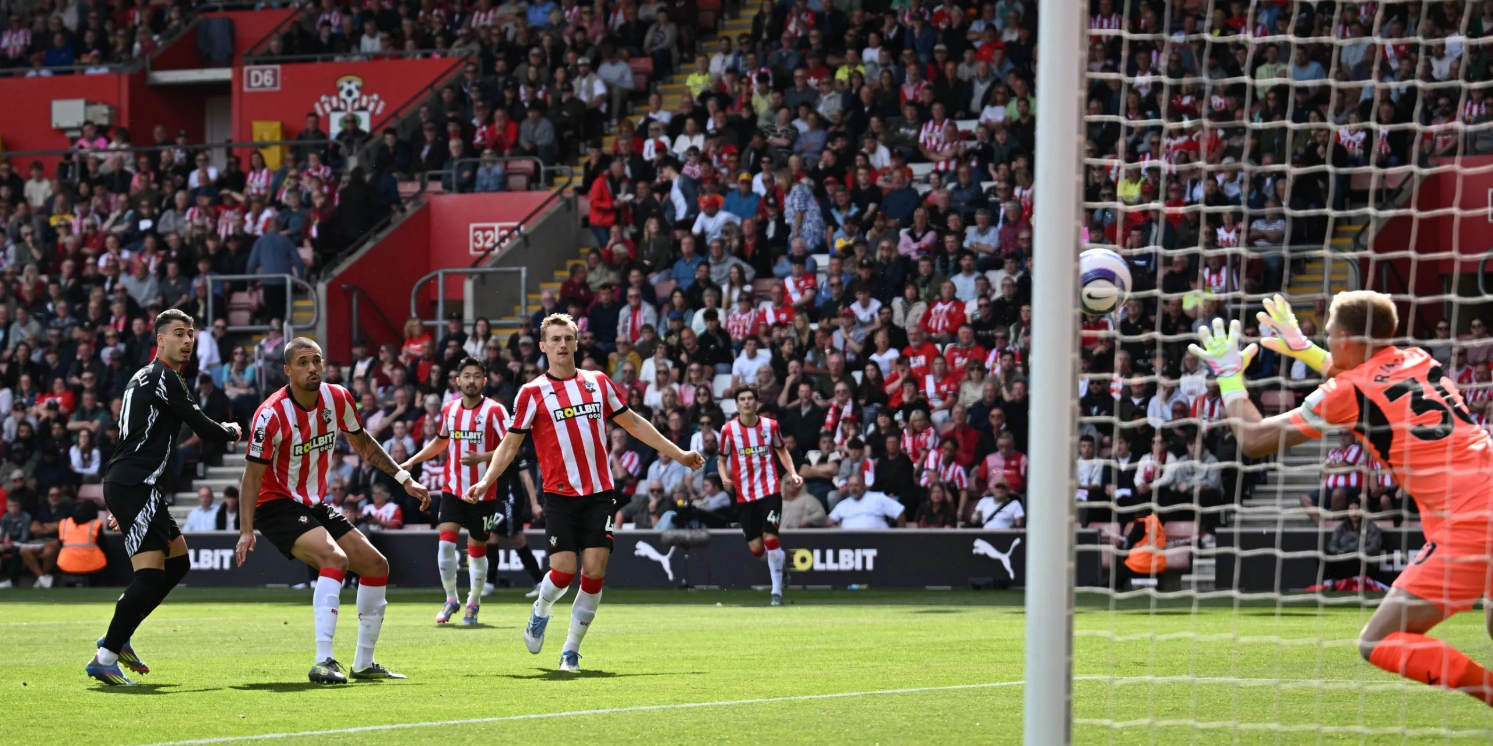 Thủ môn Aaron Ramsdale của Southampton, mục tiêu chuyển nhượng của Sunderland