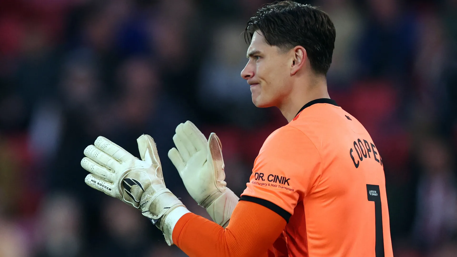 Thủ môn Michael Cooper, mục tiêu chuyển nhượng của Everton
