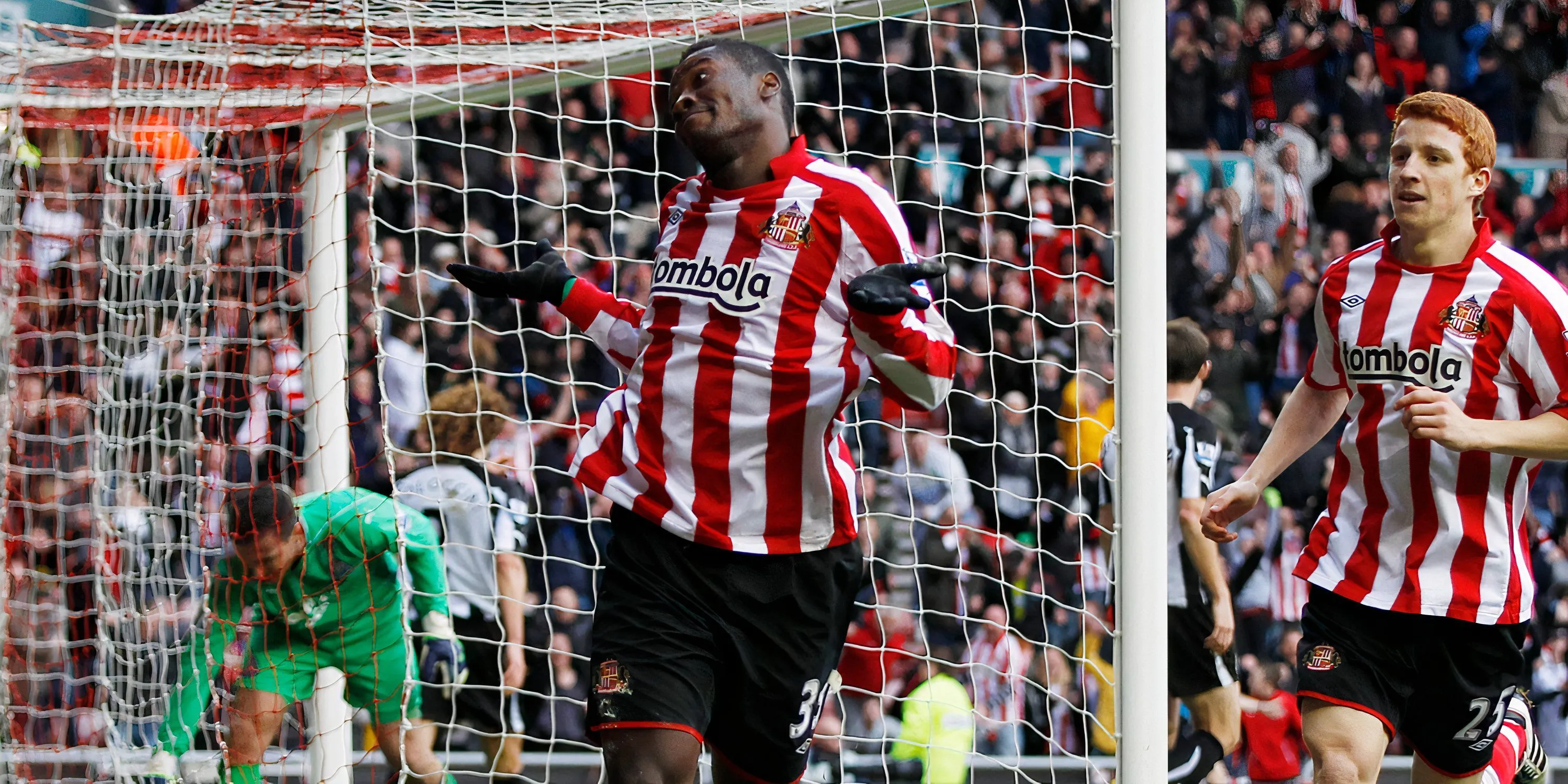 Tiền đạo Asamoah Gyan thi đấu cho Sunderland tại Premier League mùa 2010/11