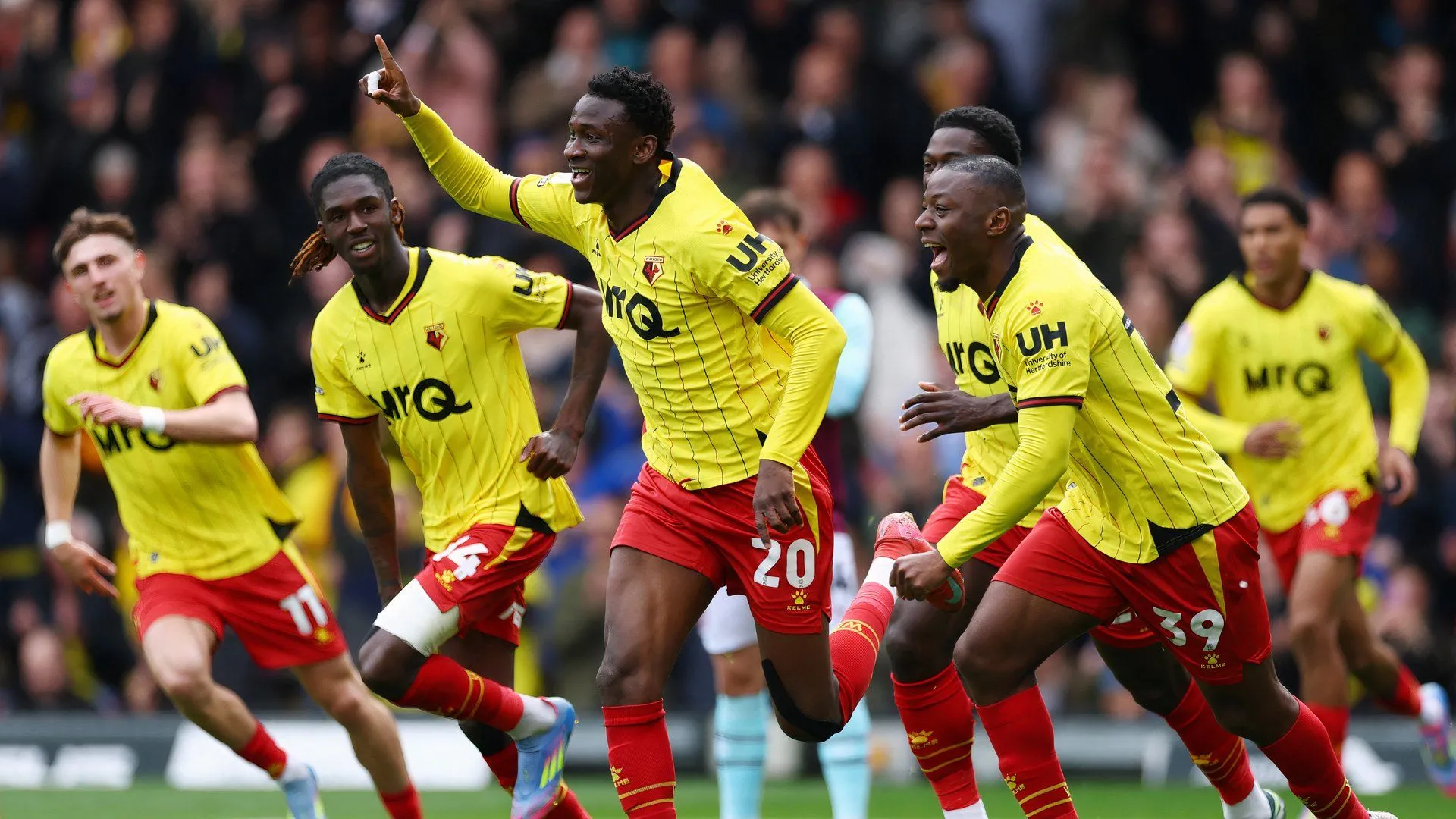 Tiền đạo Mamadou Doumbia trong màu áo Watford