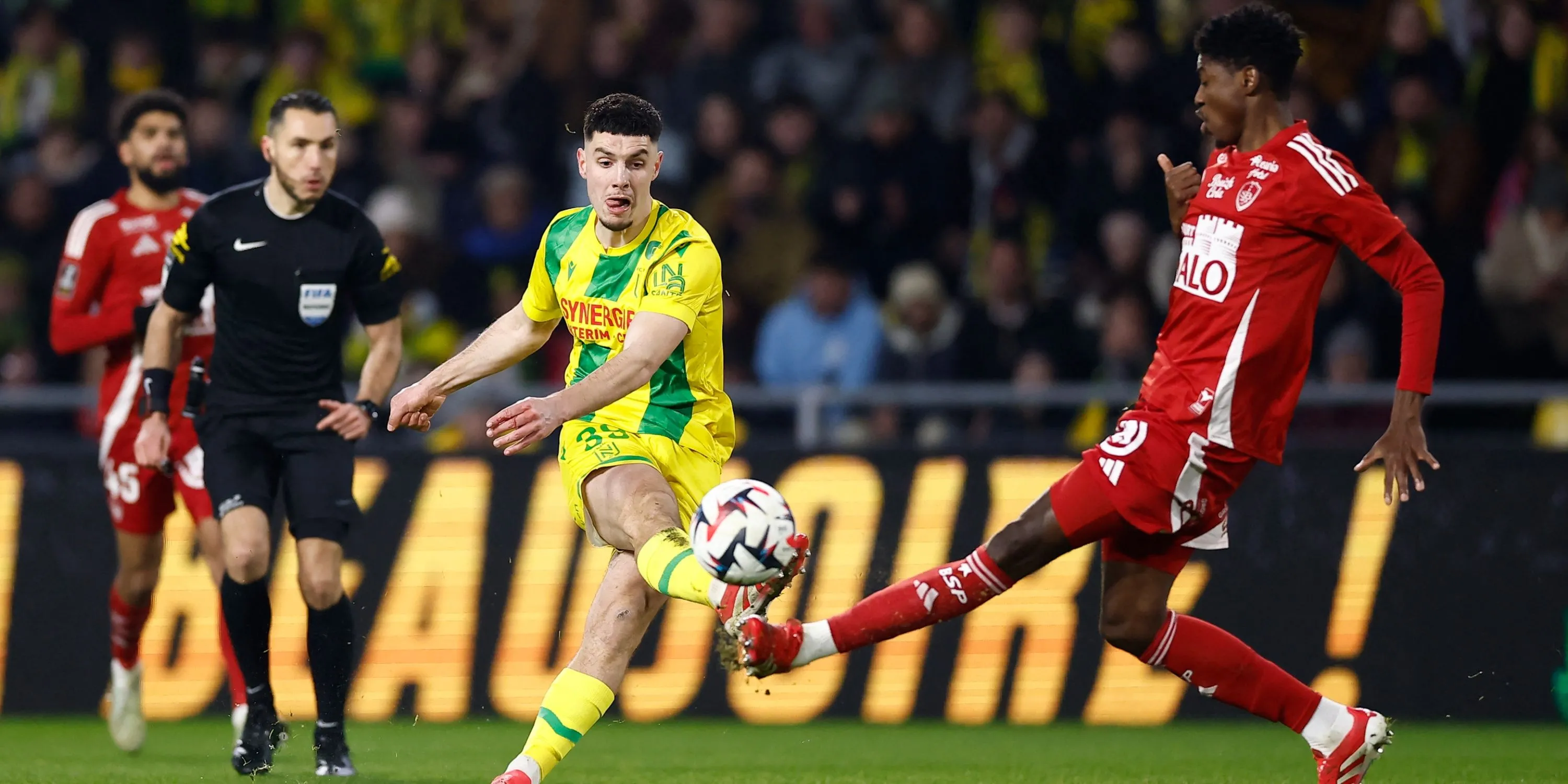 Tiền đạo Matthis Abline trong màu áo Nantes là mục tiêu số 1 của Sunderland