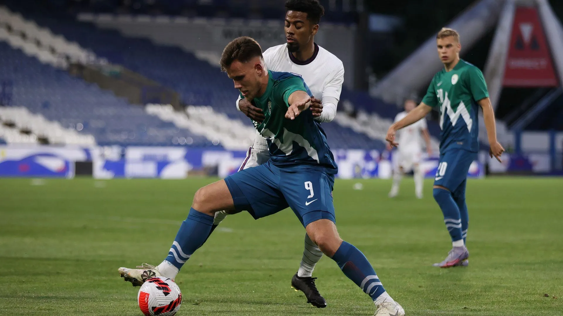 Tiền đạo Nik Prelec, mục tiêu chuyển nhượng của Oxford United