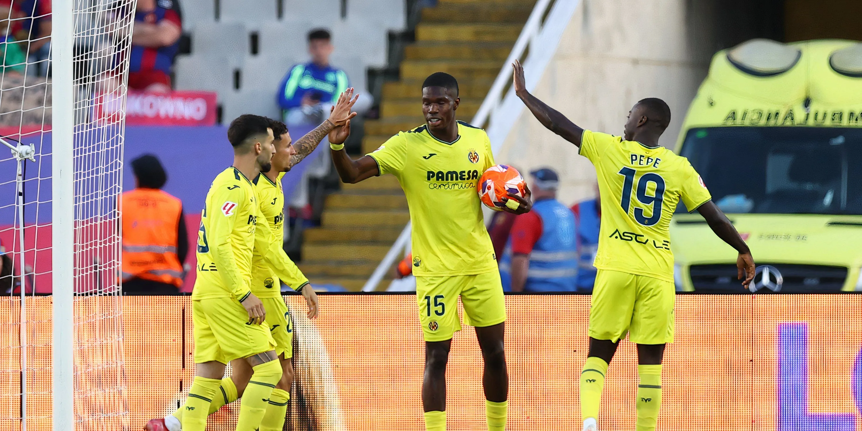 Tiền đạo Thierno Barry, bản hợp đồng mới của Everton