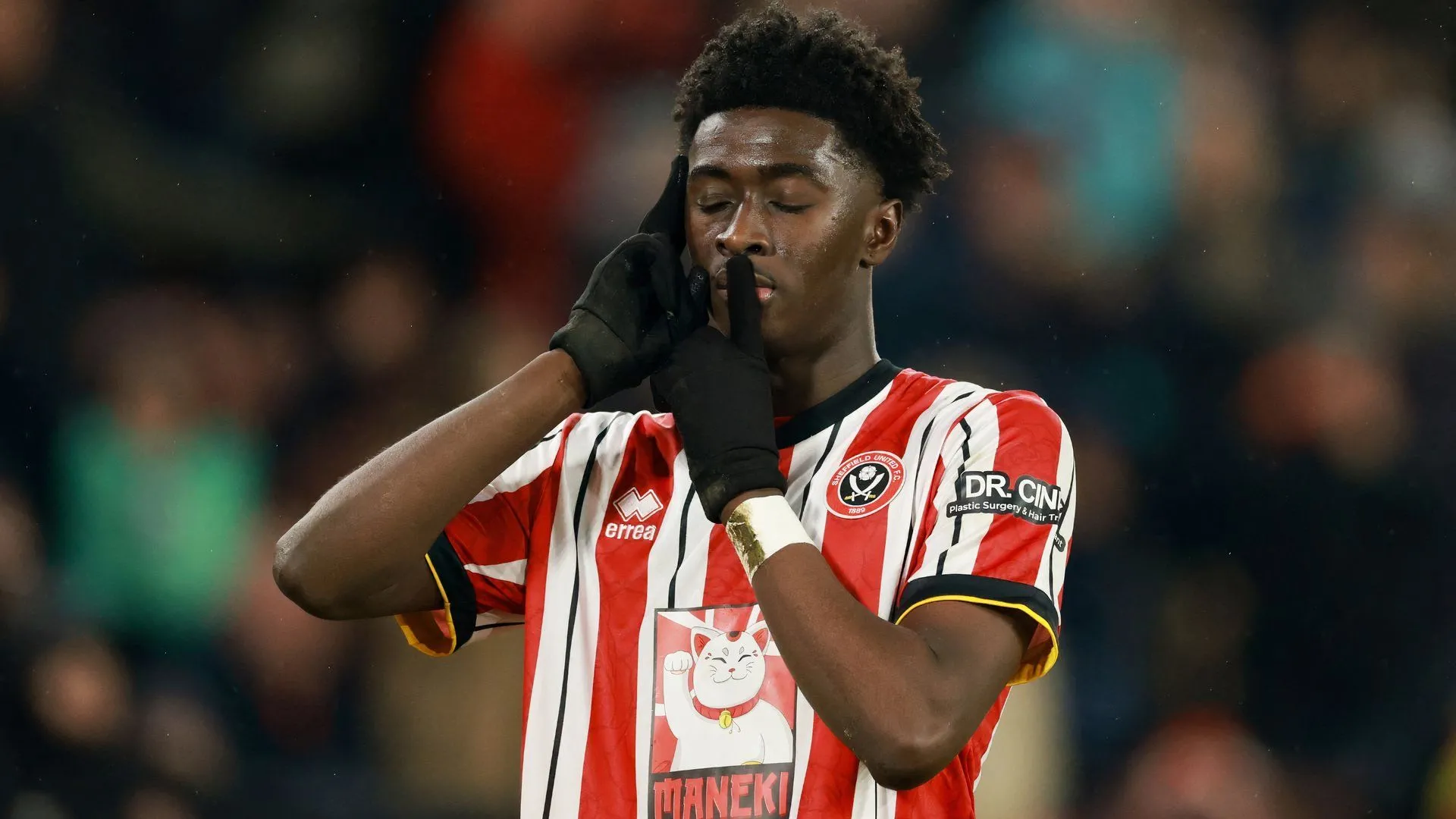 Tiền vệ cánh Jesurun Rak-Sakyi trong màu áo Sheffield United