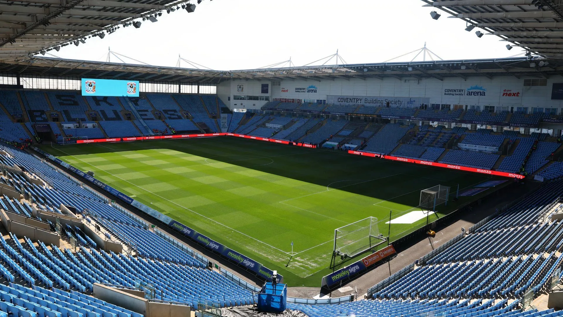 Toàn cảnh sân vận động CBS Arena, sân nhà của Coventry City, tại giải Championship