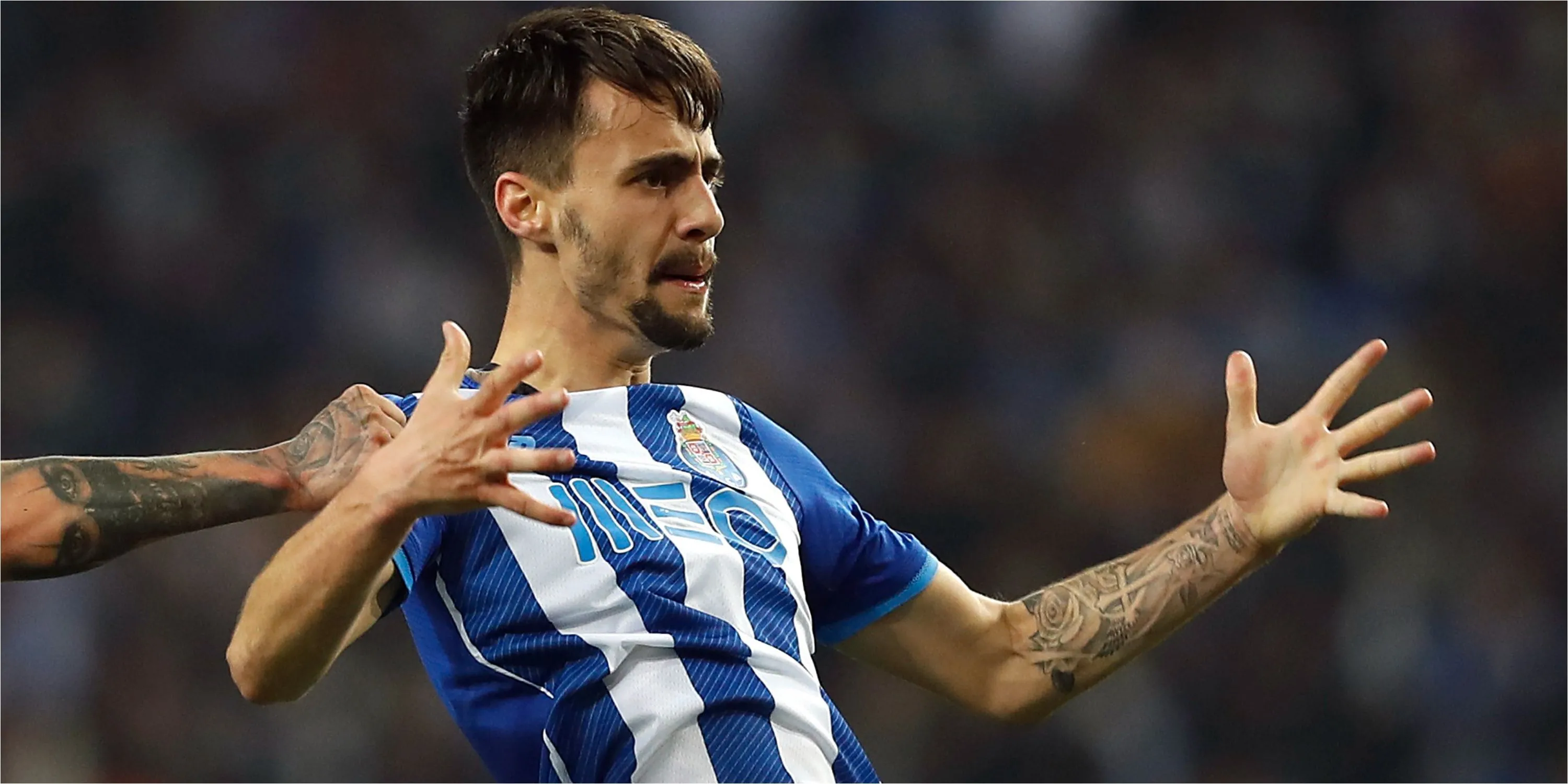 Fabio Vieira trong màu áo Porto, điểm dừng chân trước khi đến Arsenal