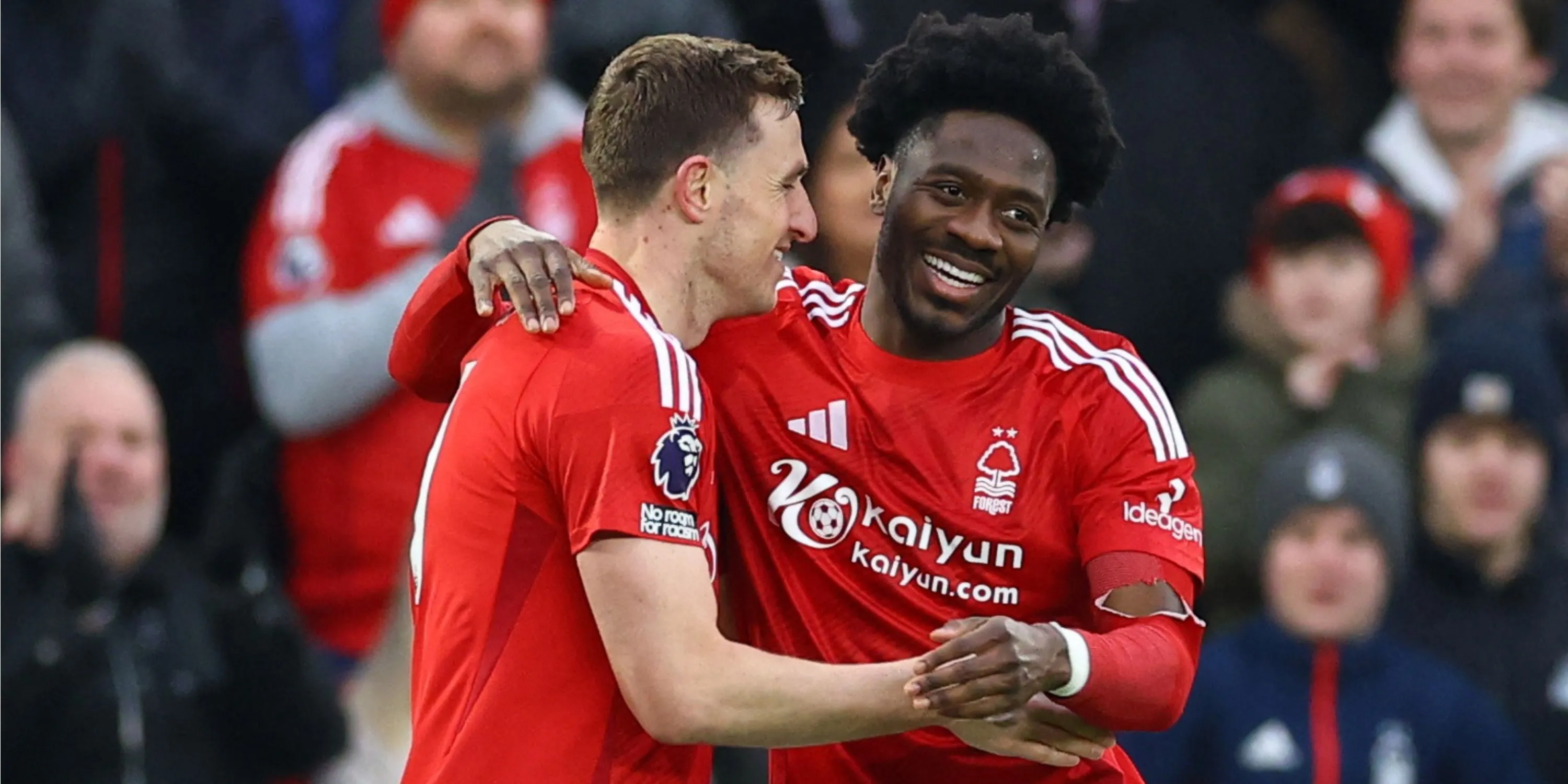 Ola Aina và Chris Wood trong màu áo Nottingham Forest