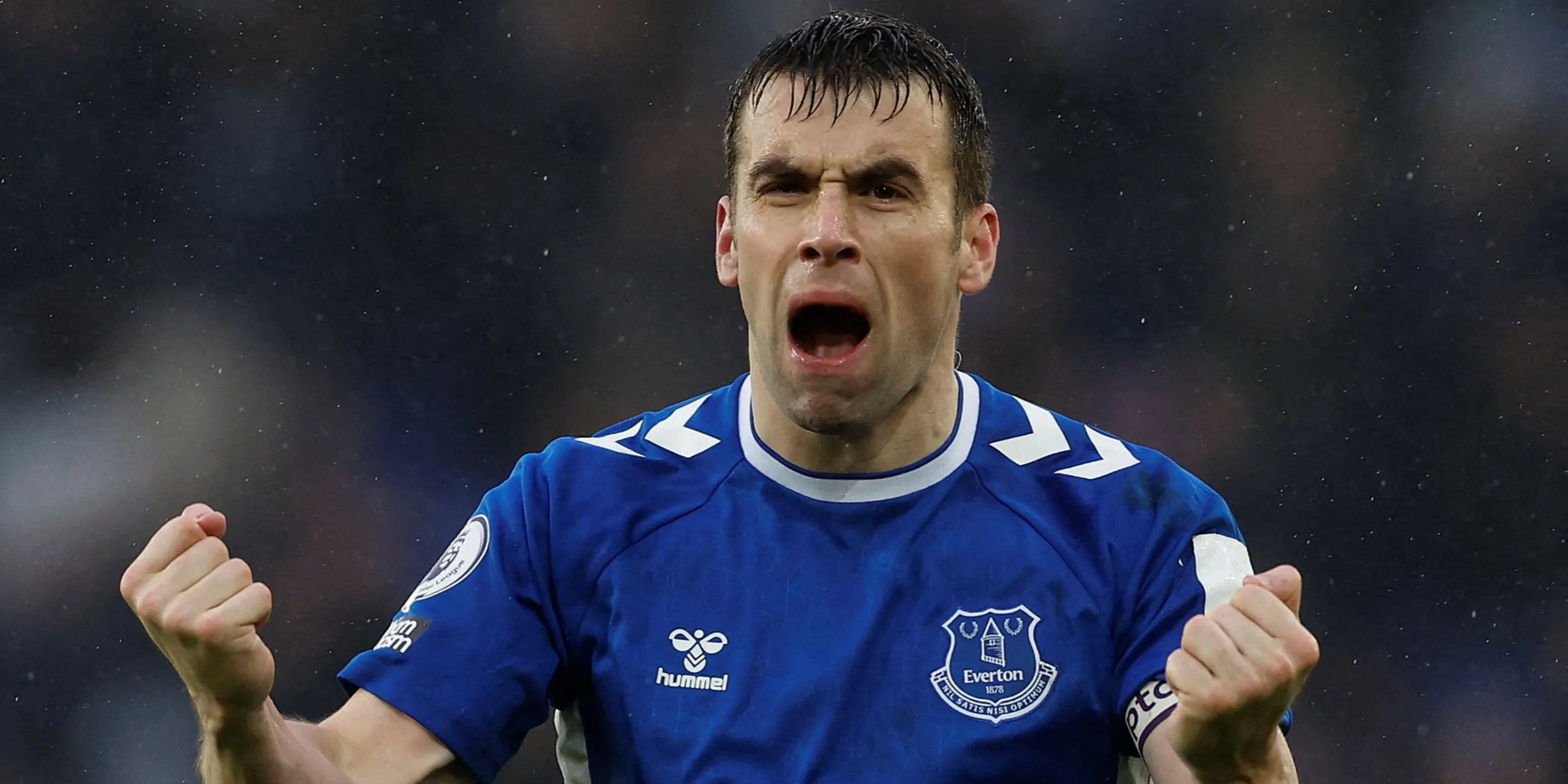 Seamus Coleman đội trưởng Everton trong một trận đấu