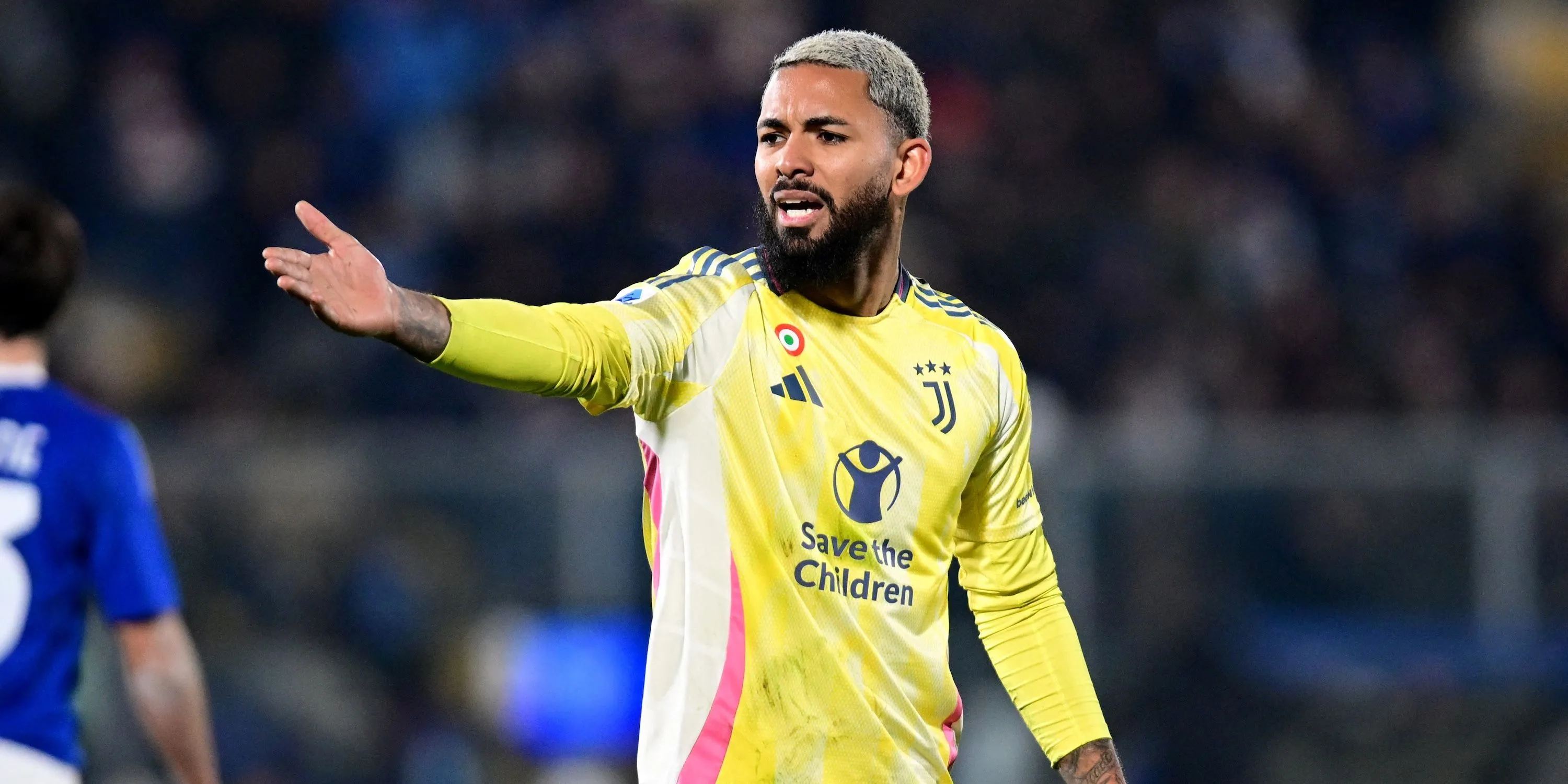 Tiền vệ Douglas Luiz của Juventus trong bối cảnh tin đồn gia nhập Nottingham Forest