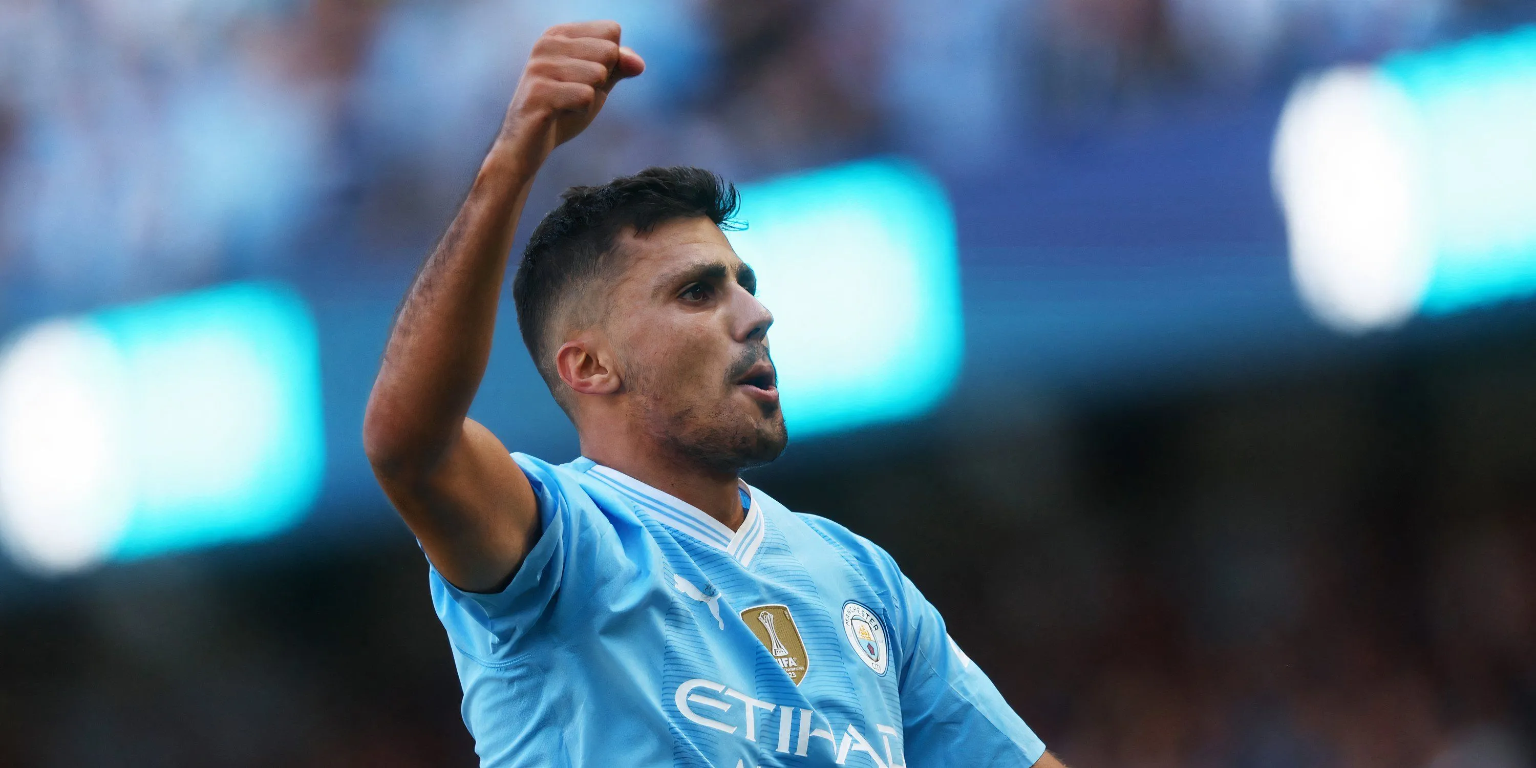 Tiền vệ Rodri của Manchester City ăn mừng bàn thắng.