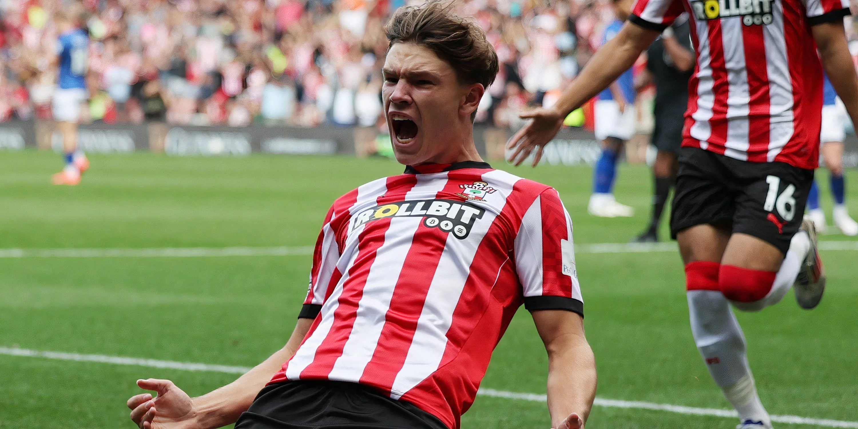 Tyler Dibling trong màu áo Southampton, mục tiêu chuyển nhượng hàng đầu của Everton
