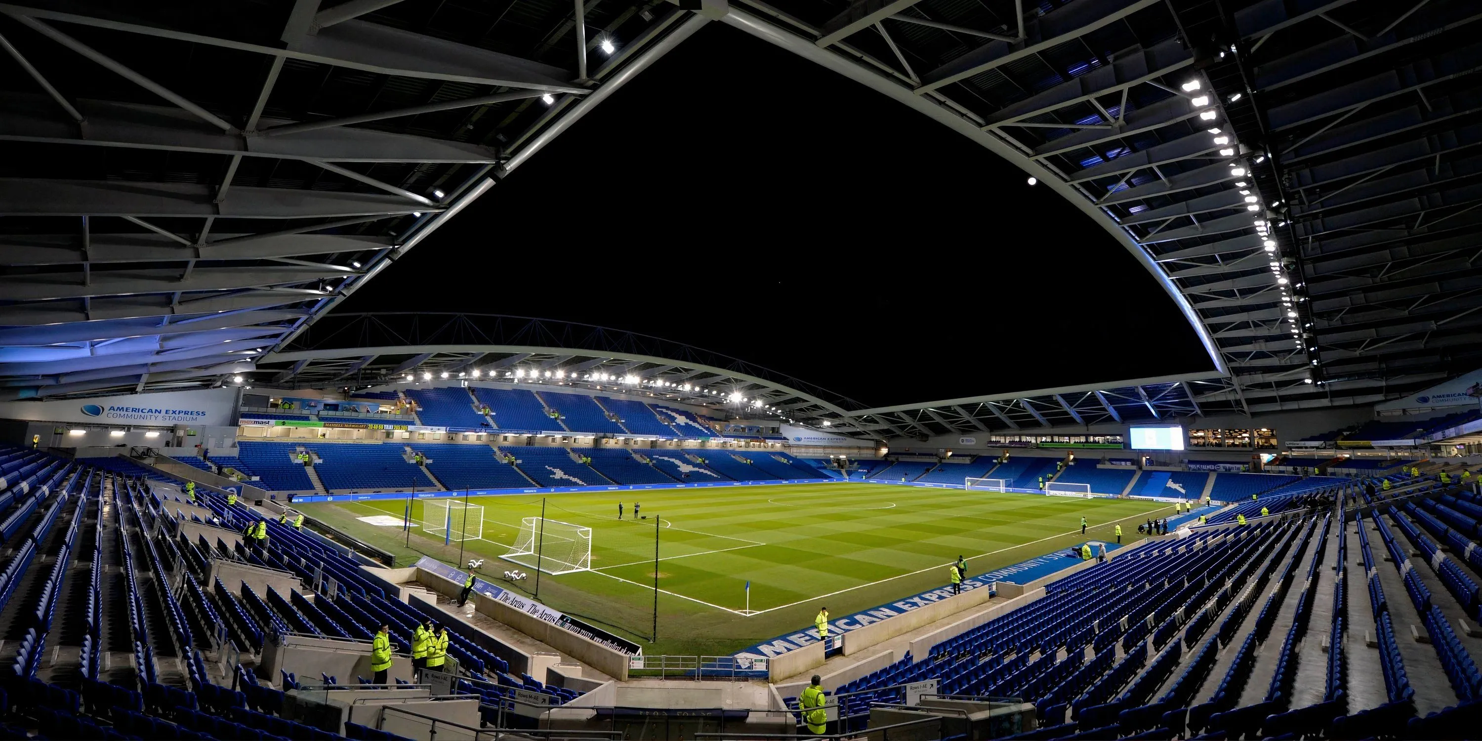Các cầu thủ Brighton ăn mừng bàn thắng tại Amex Stadium