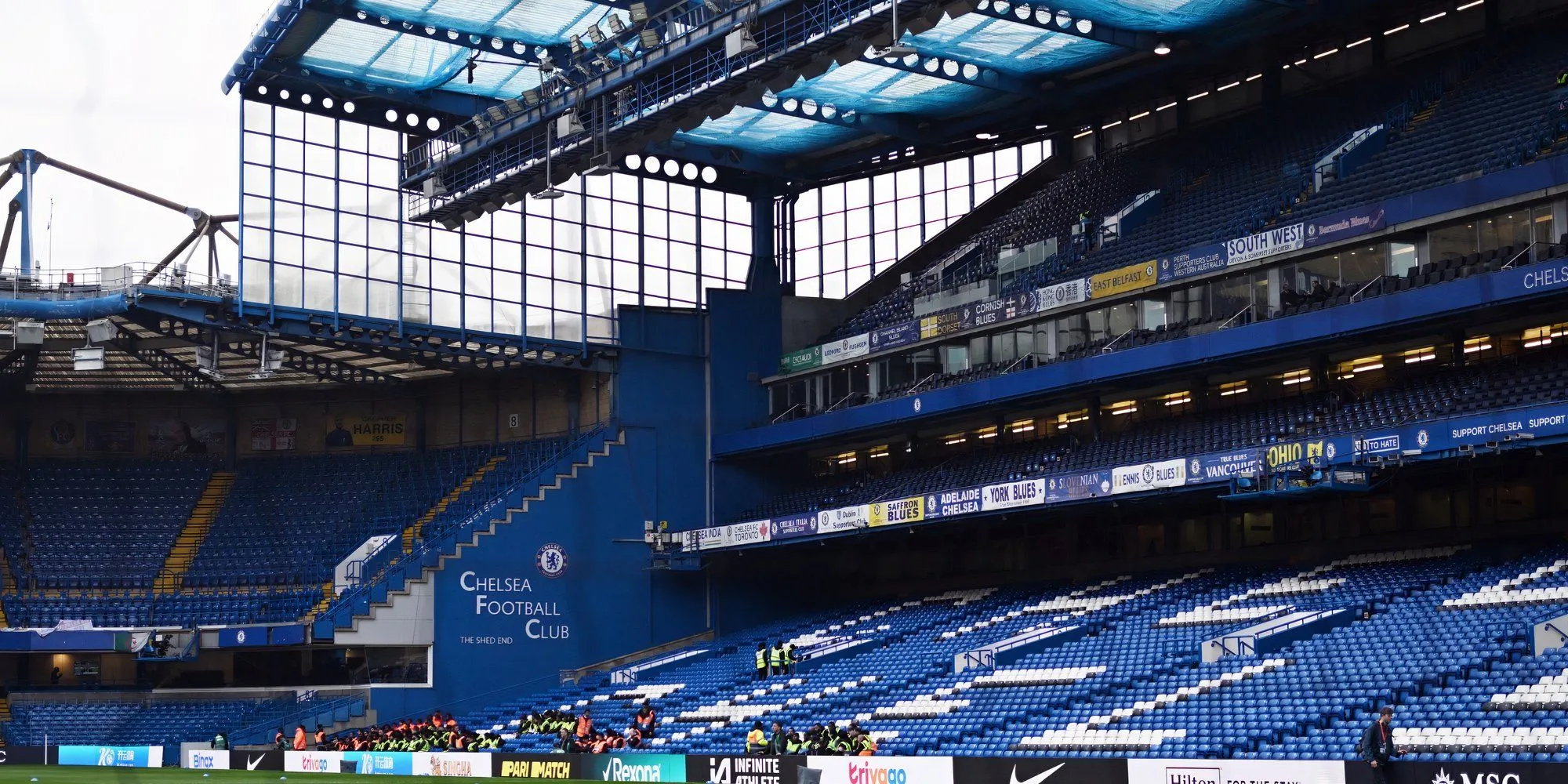 Khán đài Stamford Bridge, sân nhà của Chelsea, đông nghịt người hâm mộ