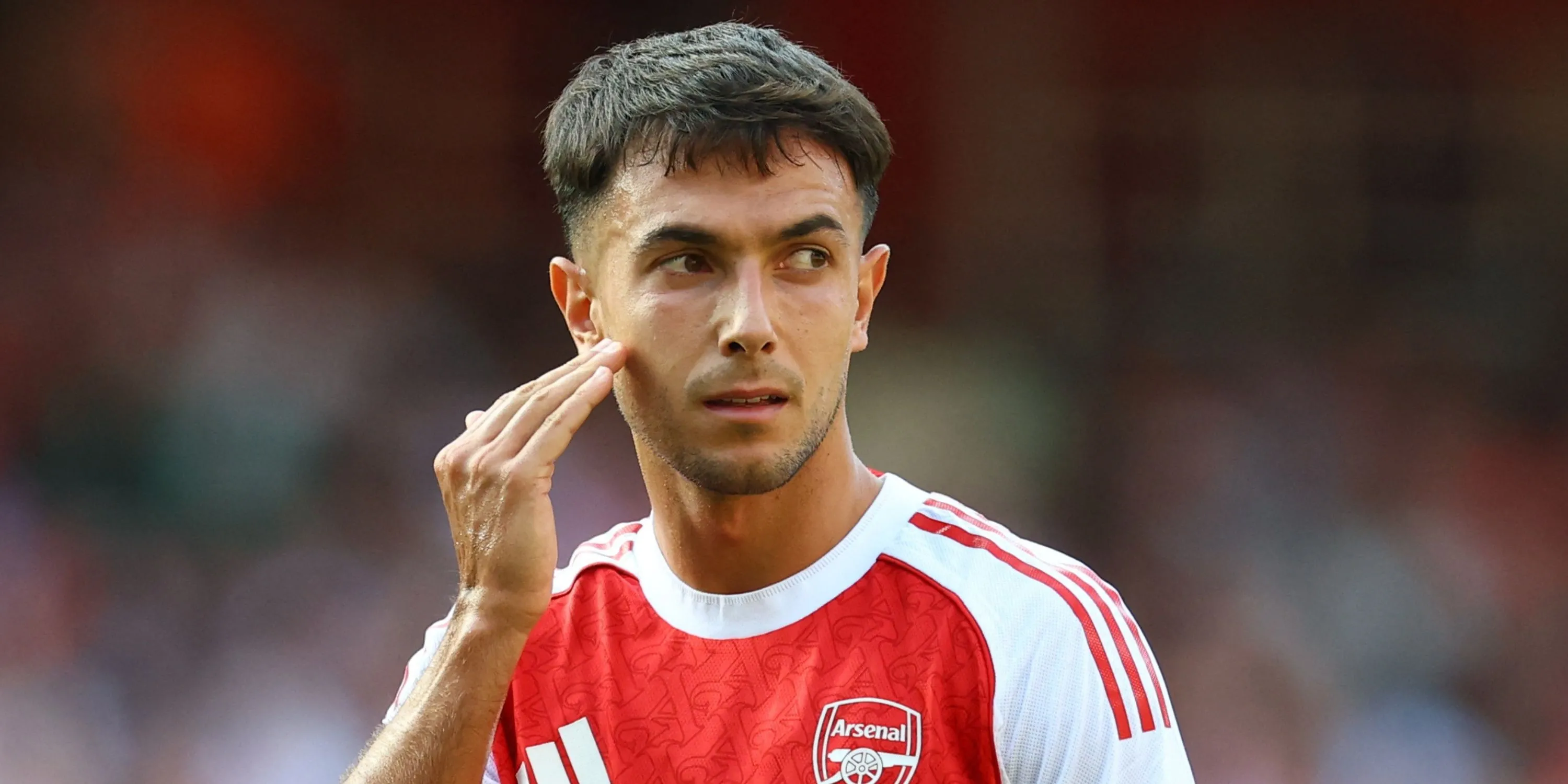 Tiền vệ Martin Zubimendi của Arsenal thi đấu