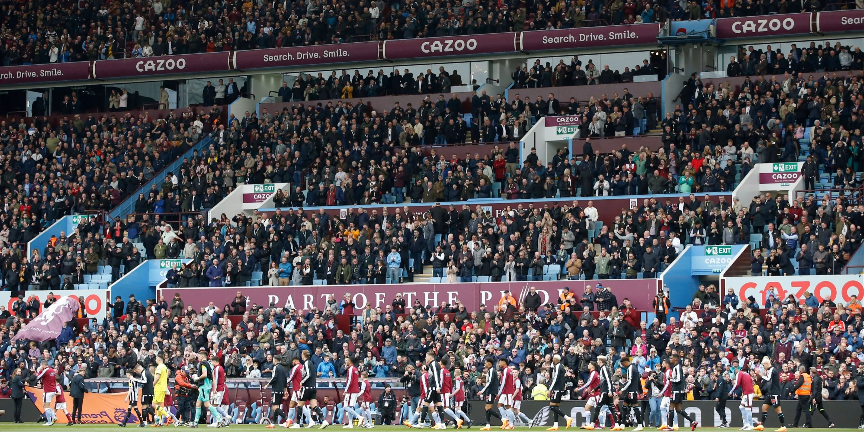Toàn cảnh sân vận động Villa Park, sân nhà của Aston Villa