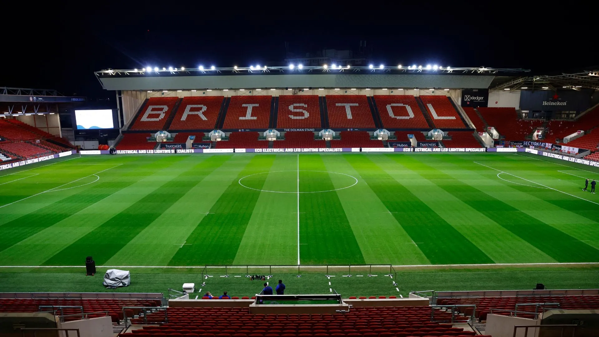 Ashton Gate của Bristol City, cảnh quan và mái khán đài