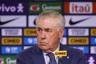 Carlo Ancelotti trong buổi họp báo 2025, HLV đã can thiệp để giữ Koulibaly ở Napoli năm 2018
