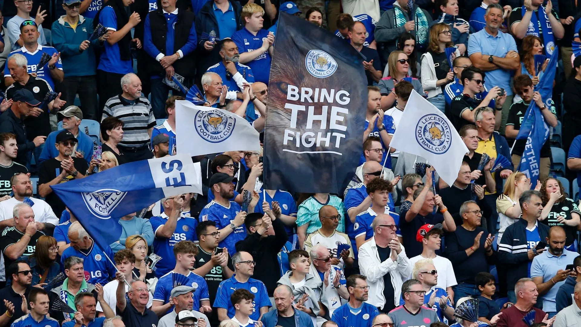Cổ động viên Leicester thất vọng khi đội bóng không giữ được vị thế Premier League, so sánh với những thời kỳ vinh quang trước đây