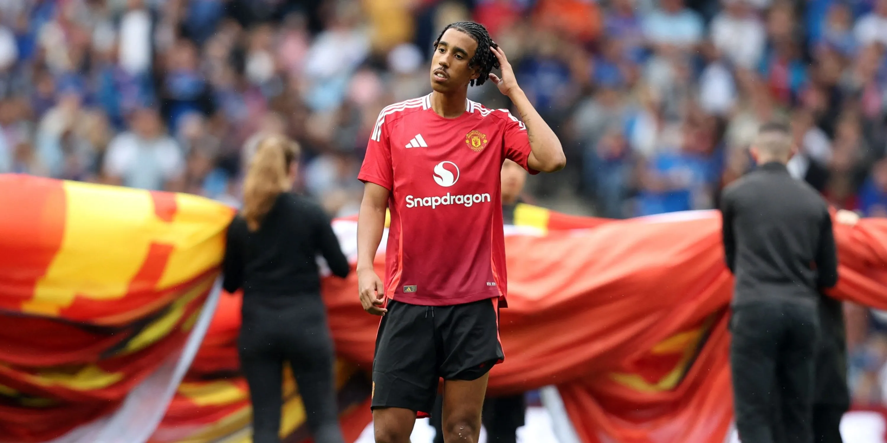 Leny Yoro: sự cân bằng giữa phòng ngự và khả năng phát triển bóng từ hàng thủ Man Utd