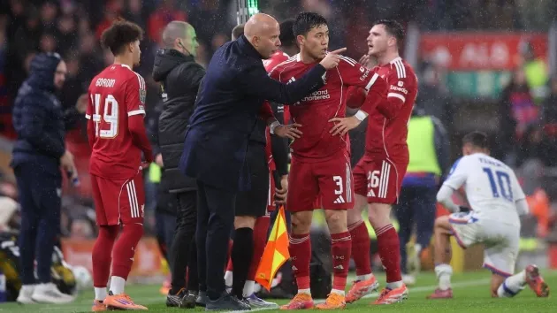 Liverpool liền kề thất bại; CĐV Anfield phản ứng với phong độ kém của đội.