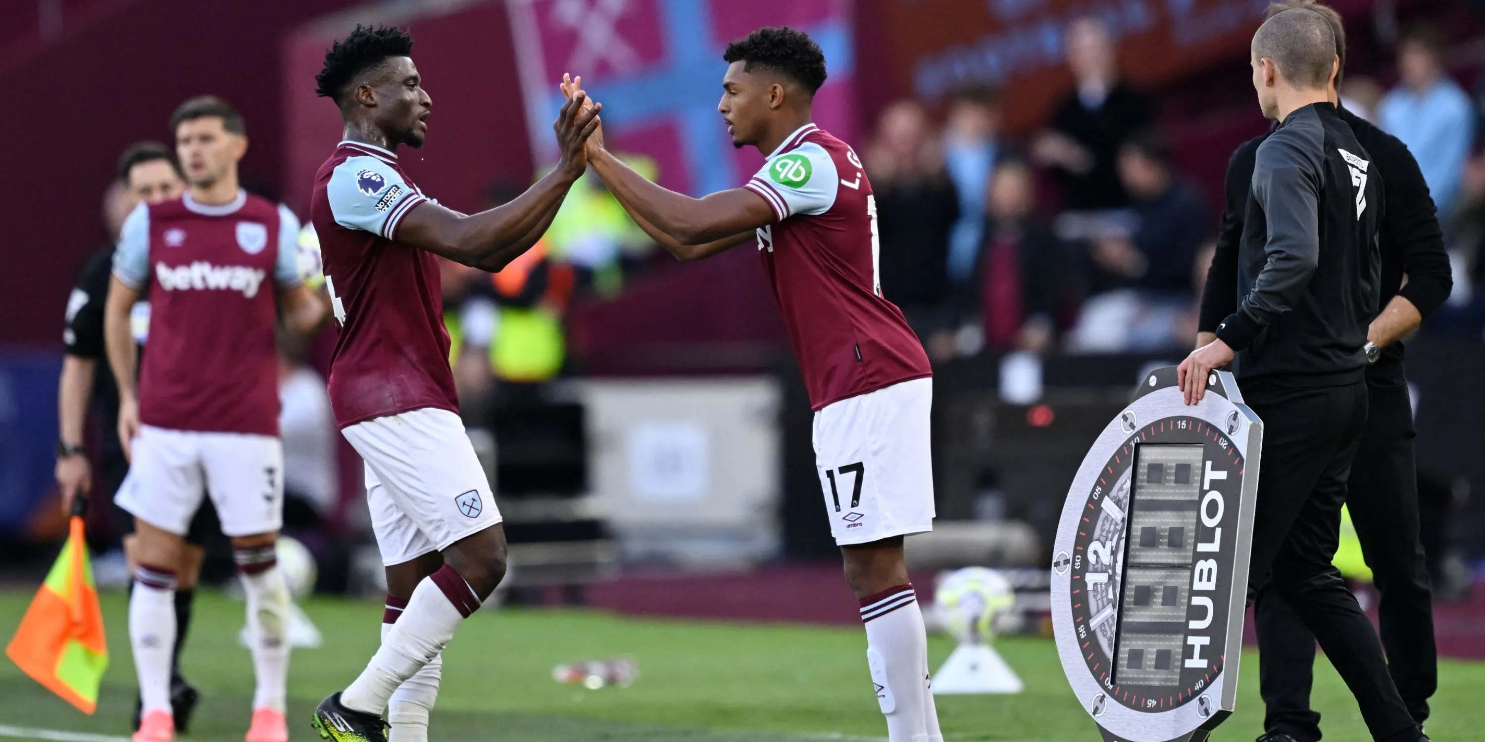 Luis Guilherme trong buổi tập và thi đấu cho West Ham, tiềm năng chơi hộ công