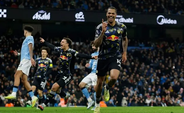Leeds chơi hiệp hai đầy quyết liệt, suýt nữa cướp điểm của Man City